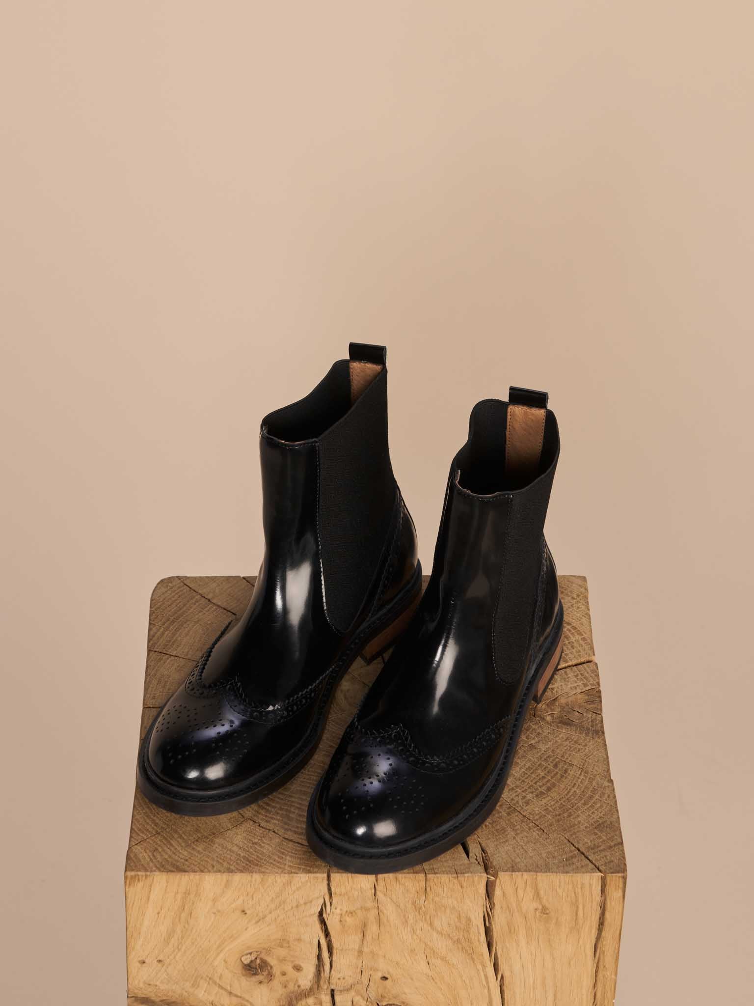 Modelshot / Black / Detail